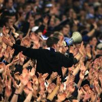 Die Aufhebung der Stadionverbote für einige S04-Anhänger sorgt in der Fanszene für Diskussionen. (Foto: firo)