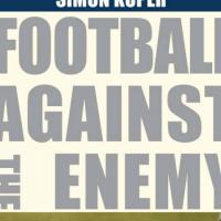 Buch-Tipp: „Football against the Enemy“