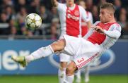 Ajax - Hö-Nie: Bergkamp gratuliert Mewes