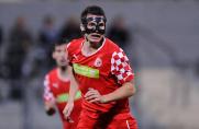 Düsseldorf II: Goralski spielt Halloween mit Maske