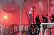 Derby: Fortuna-Fans werfen Pyro auf Duisburger