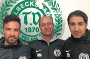 Cheftrainer Hüzeyfe Dogan (re.) mit Co-Trainer Alexandros Bellos (li.). Der Sportliche Leiter Michael Kirschner steht mittig.