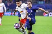 Tottenham-Profi Harry Winks (r.) im Zweikampf mit Leipzigs Christopher Nkunku.