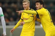 BVB-Profi Mats Hummels (r.), hier mit seinem Teamkollegen Erling Haaland, unterstützt die "We Kick Corona"-Initiative.