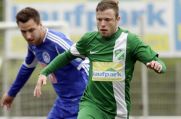 In diesem Zweikampf hat Florian Gondrum (hinten) vom Westfalenligisten FC Brünninghausen das Nachsehen.