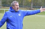 Trainer Holger Siska coacht das Kreisligaspiel seines SV Hessler.