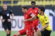 Mats Hummels (rechts) hier im Duell gegen Leon Goretzka.