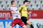 Dennis Wibbe (r.) verlässt den VfB Homberg.