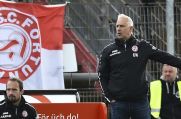 Nach vier Siegen in Folge musste sich RWE-Trainer Christian Neidhart (rechts) mit einem 1:1 bei Fortuna Köln zufrieden geben.