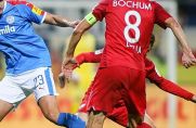 Janni Serra, ehemals beim VfL Bochum, hier im Trikot von Holstein Kiel gegen seine alten Teamkollegen.