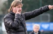 Als das Spiel der eigenen Mannschaft die größte Sorge war: Thorsten Möllmann, starker Mann beim SC 20 Oberhausen, coacht an der Seitenlinie.