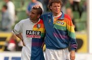 Torsten Kracht (rechts), hier mit Delron Buckley, verbrachte zwischen 1995 und 1999 vier Jahre beim VfL Bochum.