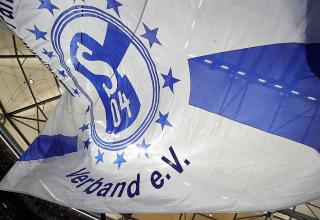 Mit Goldkette bei S04: Schalke-Song von Rapper Money Boy