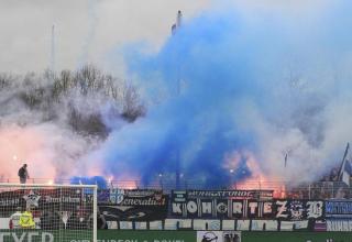 Pyrotechnik, wie hier bei der Partie zwischen Preußen Münster und dem MSV Duisburg, könnte für den SV Meppen harte Folgen haben. 