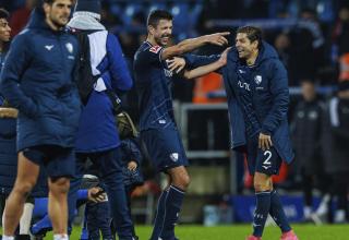 Anthony Losilla (Mitte) und seine Mitspieler beim VfL Bochum freuen sich auf die Feiertage. 