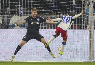 Keine Abwehrchance: HSV-Akteur Pherai völlig blank vor Schalke-Keeper Fährmann.