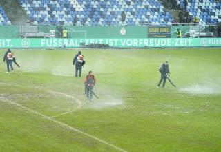 DFB-Pokal: Dauerregen: Saarbrücken - Gladbach kurz vor Anpfiff abgesagt