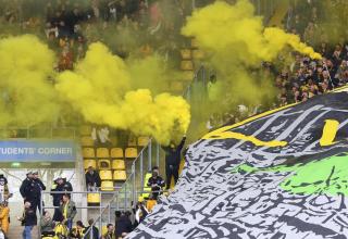 Die Fans von Alemannia Aachen zeigten neben einigen Transparenten auch eine Choreografie.