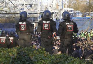 Viel zu tun gab es für die Beamten der Polizei Gelsenkirchen rund um das St.Pauli-Spiel nicht.