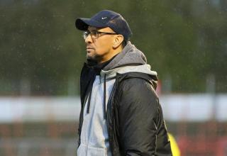 Baumberg-Trainer Salah El Halimi im Stadion Niederrhein.