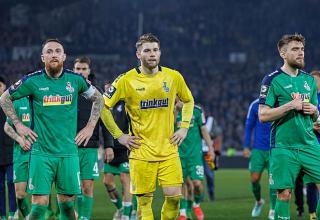 Die Spieler des MSV Duisburg im Nachgang an die 0:2-Pleite in Bielefeld.