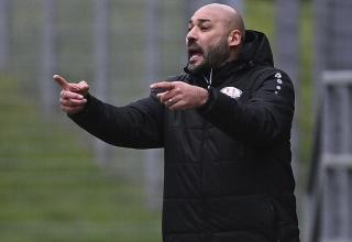 Mülheims Trainer Ahmet Inal (vorne).