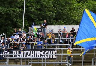 Die Fans vom 1. FC Düren in Wuppertal.