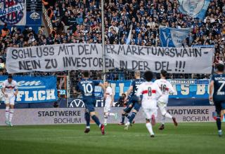 Fans des VfL Bochum protestieren.