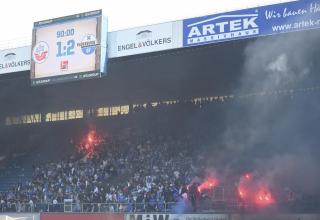 Fans von Hansa Rostock im Moment des Abstiegs.