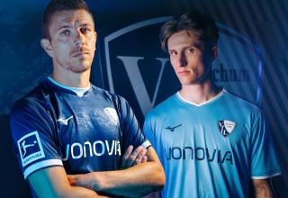 Anthony Losilla und Tim Oermann präsentieren die neuen Trikots des VfL Bochum.