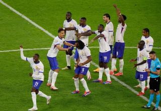 Frankreich hat nach einem Sieg im Elfmeterschießen gegen Portugal das EM-Halbfinale erreicht.