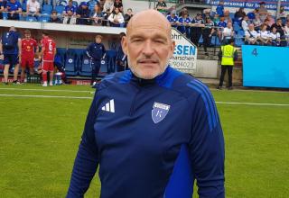Stefan Emmerling, Trainer der Kickers Emden, drückt dem MSV Duisburg die Daumen.