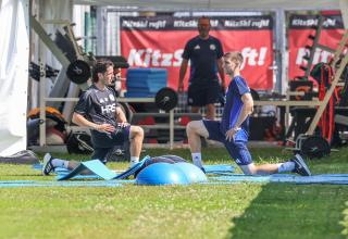 Lockerer Aufgalopp: Schalke-Zugang Felipe Sanchez bei seinem ersten Training.