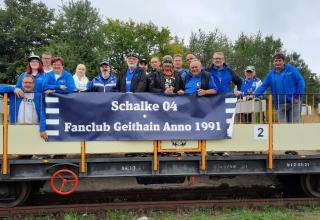 Der Fanclub Geithain/Sachsen unterstützt neben dem FC Schalke auch Viktoria Pilsen.