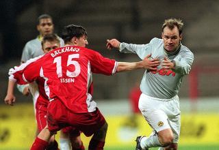 Heiner Backhaus, hier gegen Christian Nerlinger, absolvierte in der Saison 2000/2001 21 Pflichtspiele für Rot-Weiss Essen.
