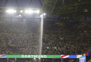 Borussia Dortmund fallen im „X-Duell“ mit Schalke 04 diese Bilder auf die Füße.

