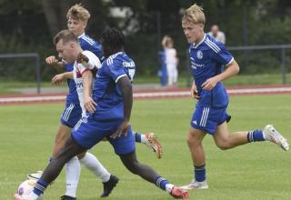 Die U19 von Schalke 04 siegt eine Woche vor Ligastart.