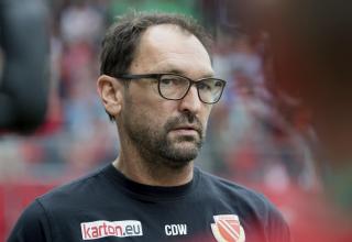 Cottbus-Trainer Claus-Dieter Wollitz lebt auch von seinen Emotionen. 