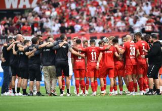 Die erste Trainer-Ansprache nach dem 1:2 von RWE gegen Aachen gab es noch auf dem Platz. 