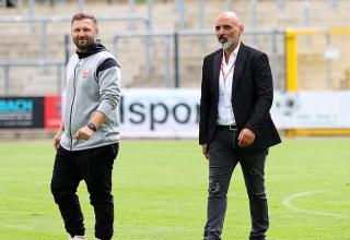 Türkspor-Boss Ömür Turhan (r..) mit Trainer Sebastian Tyrala.