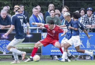 Türkspor Dortmund (rote Trikots) war eine Nummer zu groß für den TuS Harpen. 