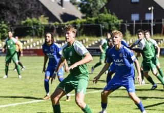 Westfalia Herne (blaue Trikots) gewann am ersten Spieltag gegen den SV Sodingen. 