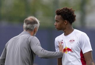 Assan Ouédraogo (rechts) kann RB Leipzig erst einmal nicht helfen.