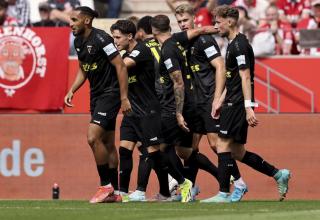 Hier jubelt Alemannia Aachen gegen Rot-Weiss Essen.