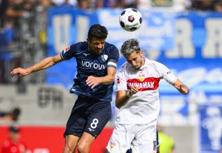 Atakan Karazor (rechts) im Kopfballduell mit Bochums Anthony Losilla.