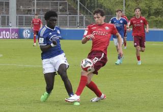 Zaid Amaussau-Tchibara (links) traf gegen Preußen Münster viermal für die U19 des FC Schalke. 