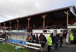 Die Westkampfbahn, Heimspielstätte des 1. FC Düren.