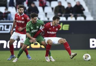 Hamza Salman (Mitte) in Diensten des SV Rödinghausen.