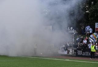 Die Fans der SG Wattenscheid 09 beim Oberliga-Auftakt gegen Victoria Clarholz.