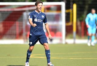 Niklas Jahn bejubelt den 4:1-Derbysieg des VfL Bochum II.